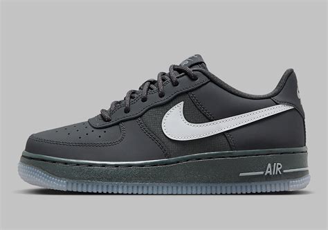 Shop Nike Air Force 1 (GS) grijs .